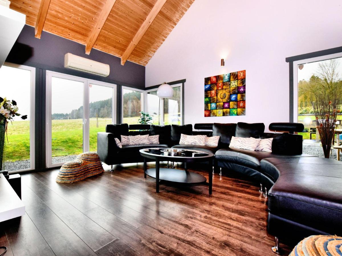 Beautiful Villa With Heated Outdoor Pool Manhay Eksteriør bilde